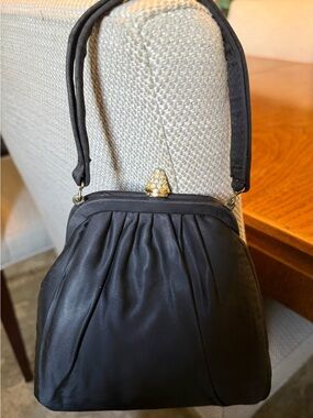 Vintage Elegant Black Evening Handbag with Crystal Kiss Lock